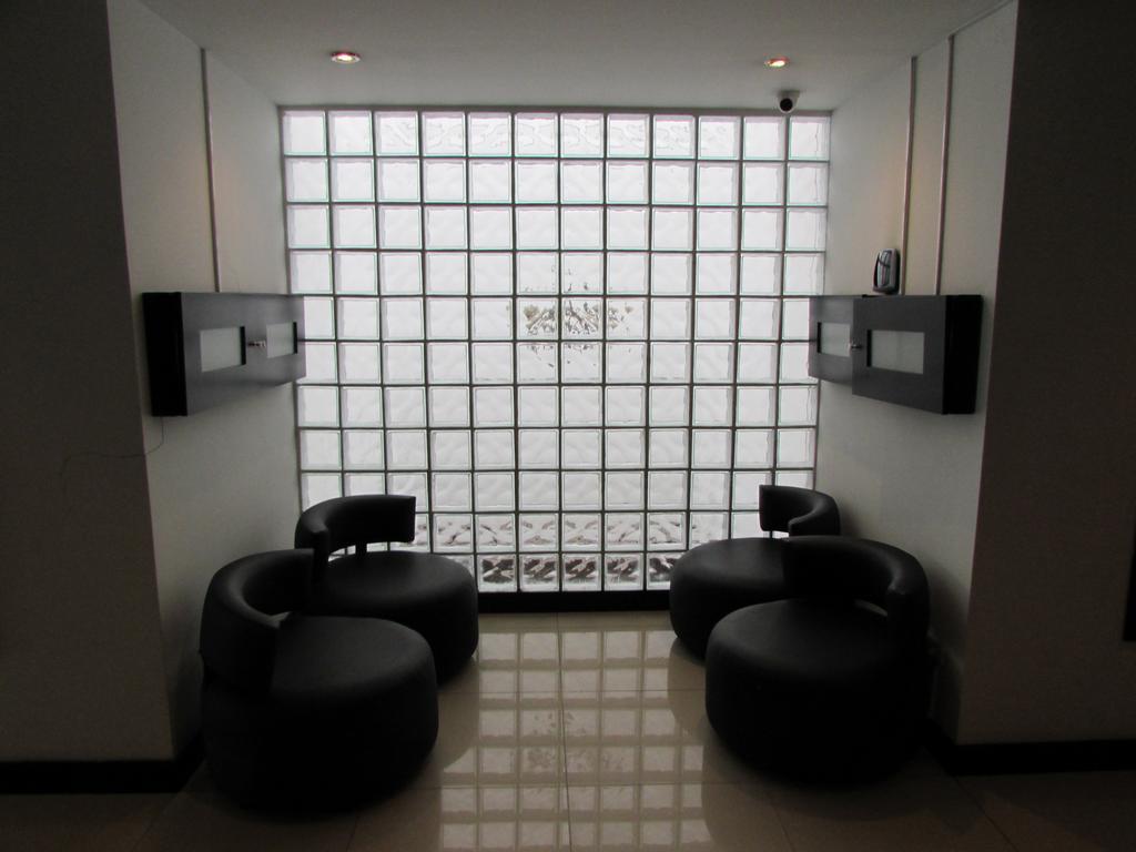 Aw Hotel Connect 33 Bogota Luaran gambar